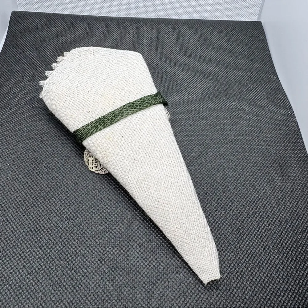 Set of 6 Cocktail Napkins with Removable Floral Napkin Rings + 1 Spare. Unused